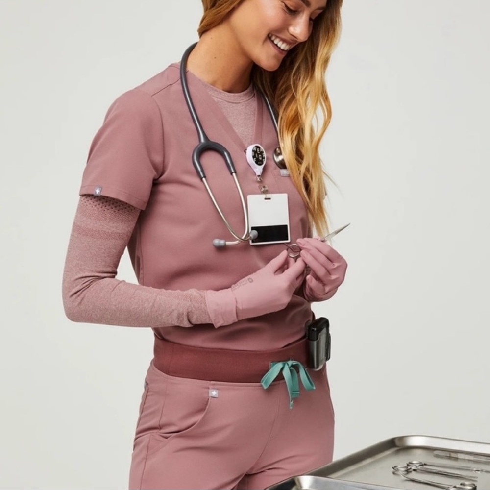 Figs Catarina Scrub Top in Mineral Mauve